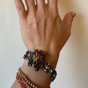Gucci Lion Head Crystal Bracelet in Gold Metal